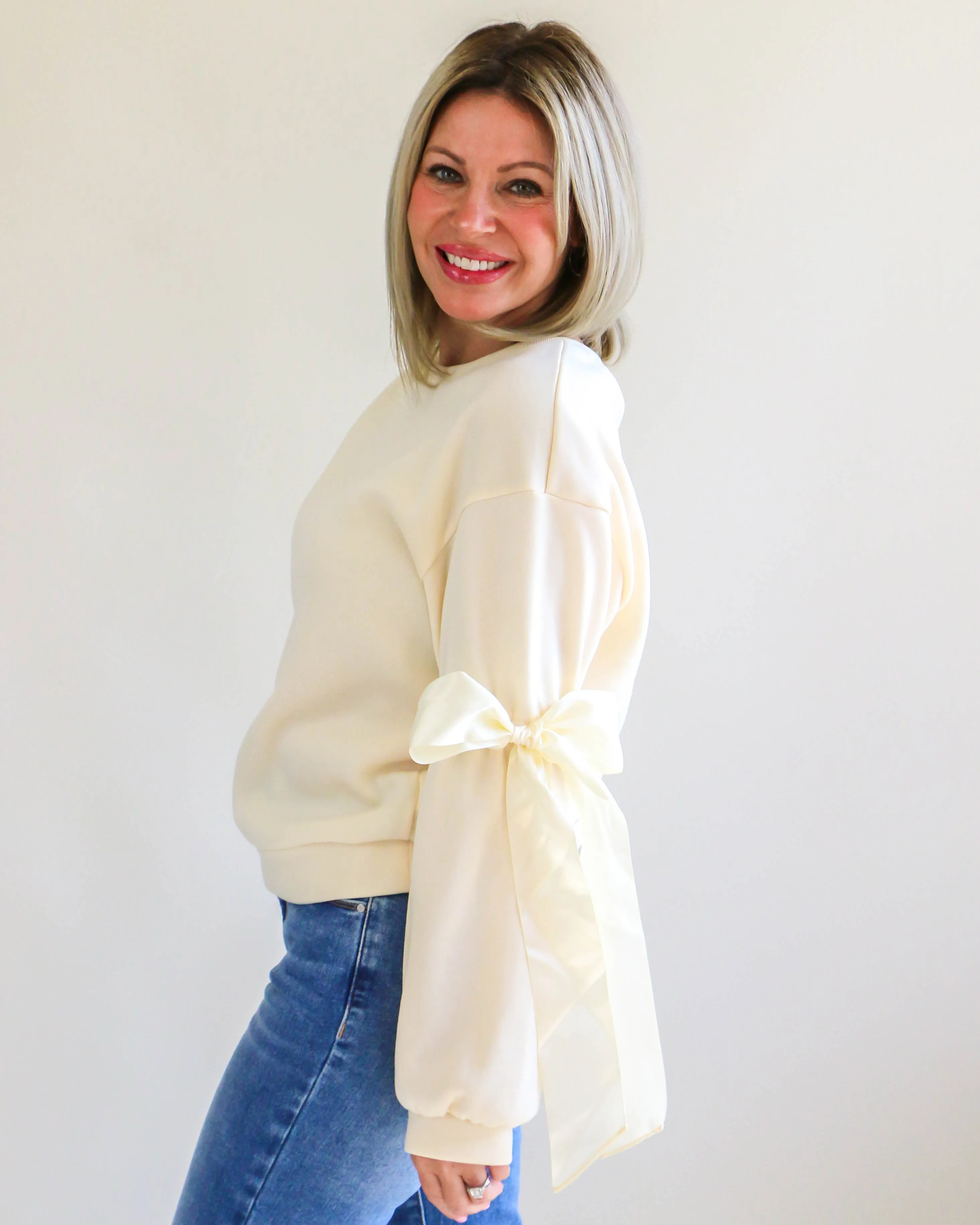 Bow Detail Sweatshirt in Cream